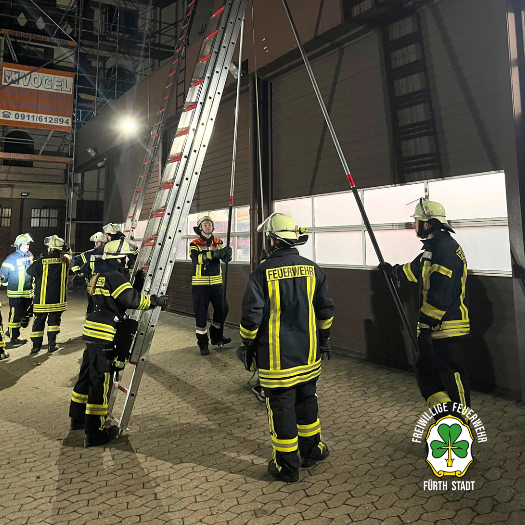 2025 11 20 Uebung Leitern Tragen 01